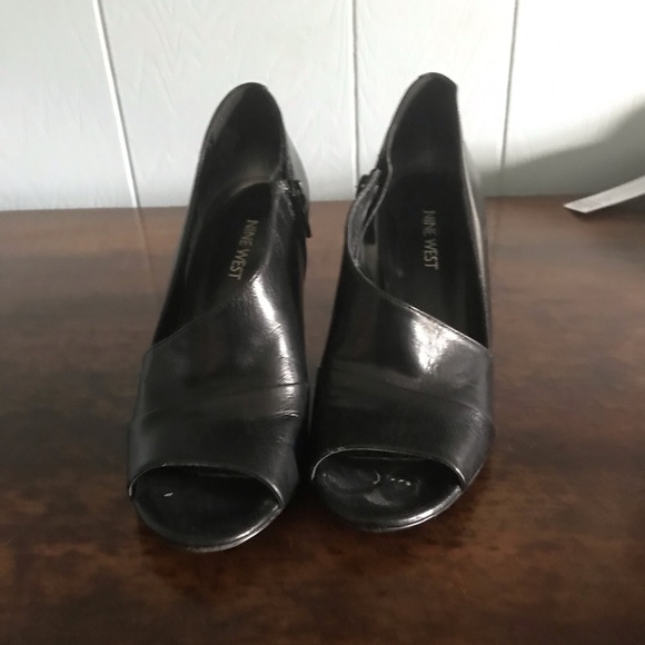 Dress shoes - Picture 2 of 4